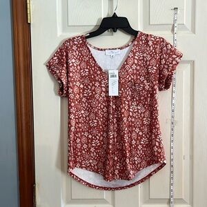 NWT-lovers quarrel-S-orangey brown floral-V-neck, short sleeve, front pocket top